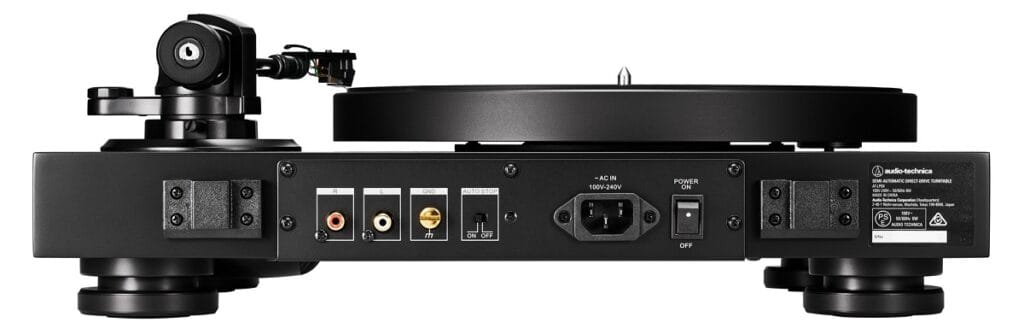 achterkant van Audio-Technica platenspeler